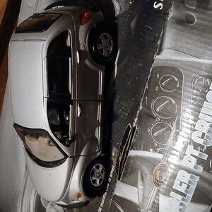 🤠New In Box 2001 CHRYSLER PT CRUISER SILVER Die Cast 1:24 Scale